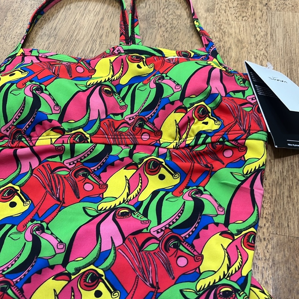 Nike WOMENS SZ M HydraStrong Bulls Ox Printed Red One Piece Swimsuit size M - Picture 2 of 5